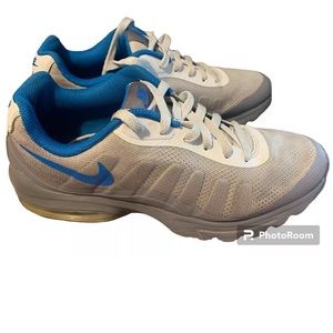 Men’s Nike Air Max Invigor size 8.